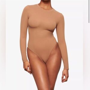 SKIMS Fits Everybody Long Sleeve Crew Neck Bodysuit | Clay size XL
